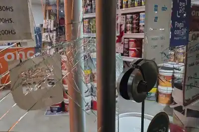 “Entraron, agarraron lo primero que vieron y huyeron”: robo relámpago en una pinturería en Santa Fe