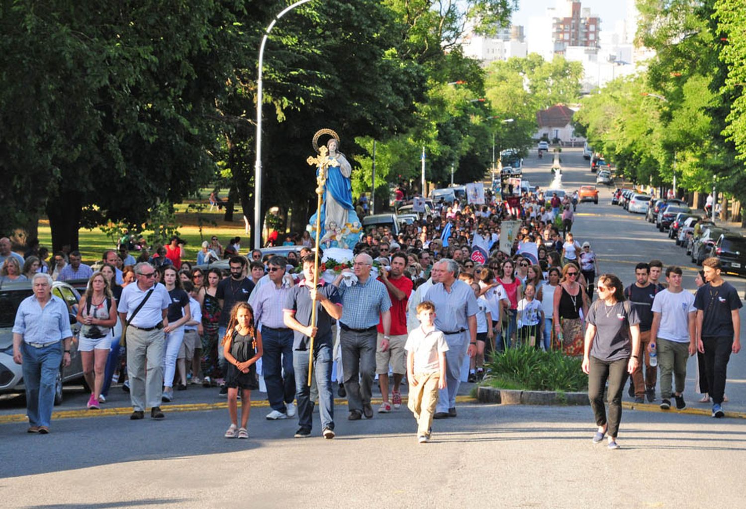 En su día, la Inmaculada Concepción recorrió  las calles de la ciudad y guió a cientos de fieles