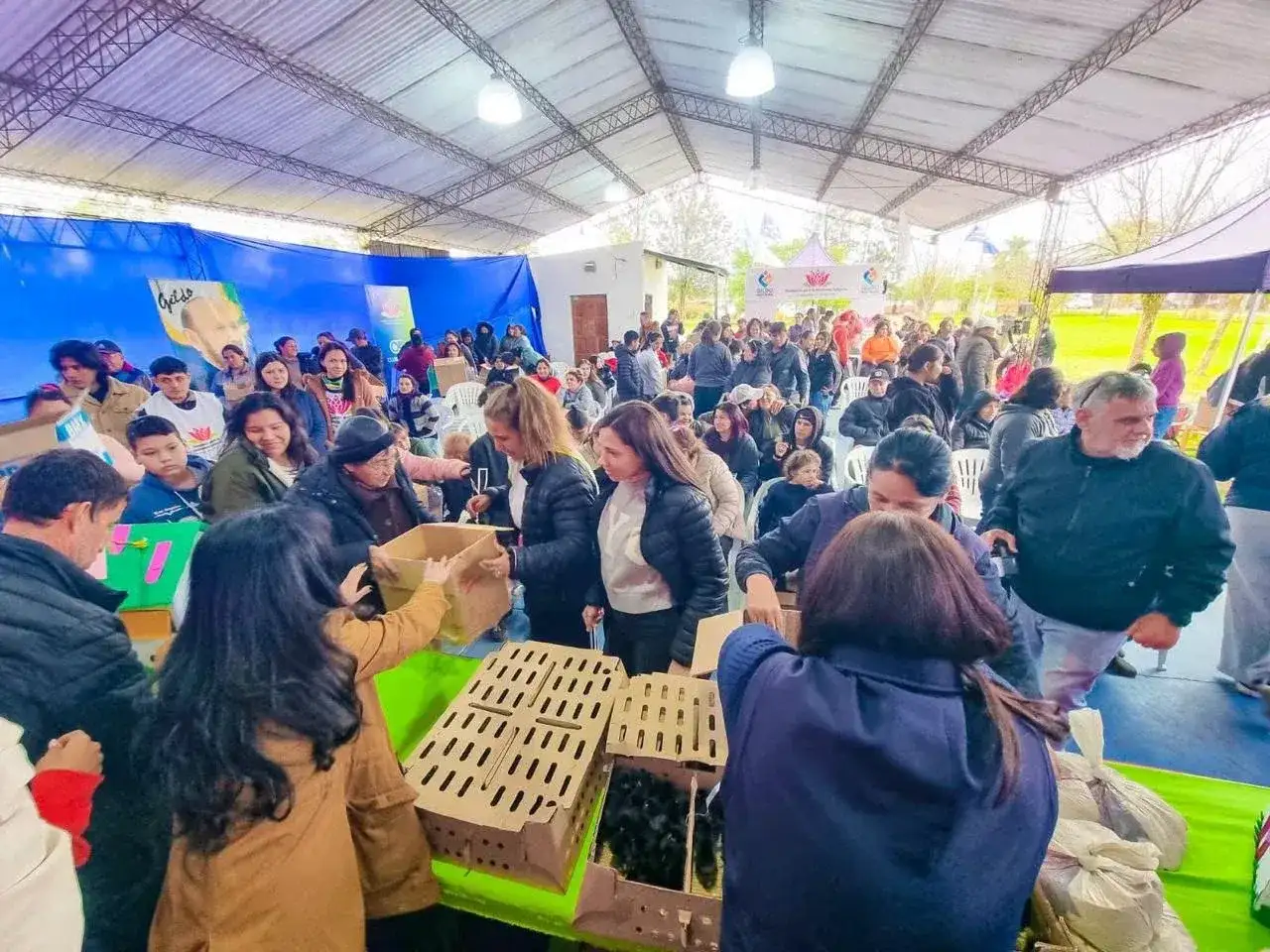 La FAS entregó pollitos y alimentos balanceados a casi 150 familias