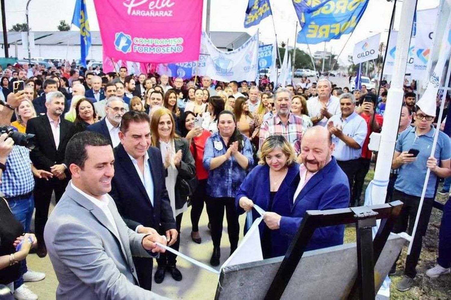 Inauguraron obras de pavimentación,
iluminación y desagües en barrios capitalinos