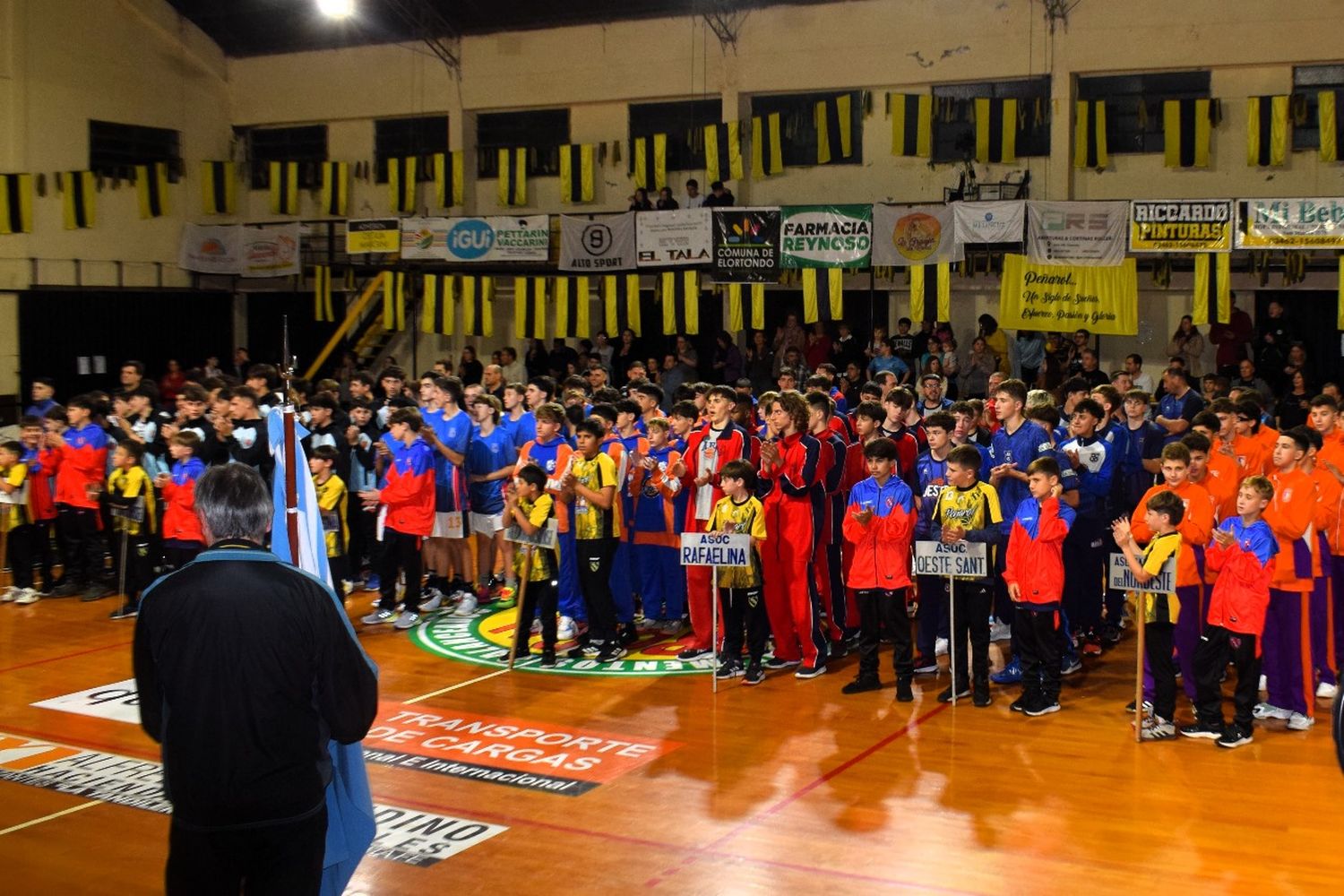 Todas las delegaciones en el acto inaugural.