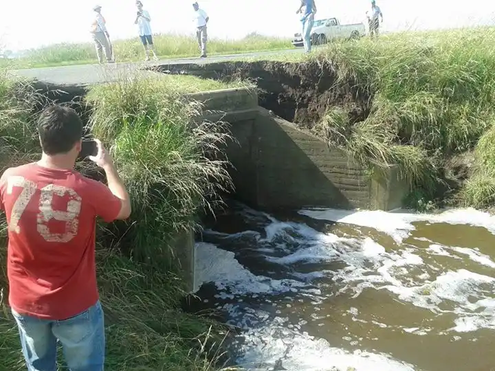 Peligro: Se desplomó la ruta 50 entre Vedia y General Arenales