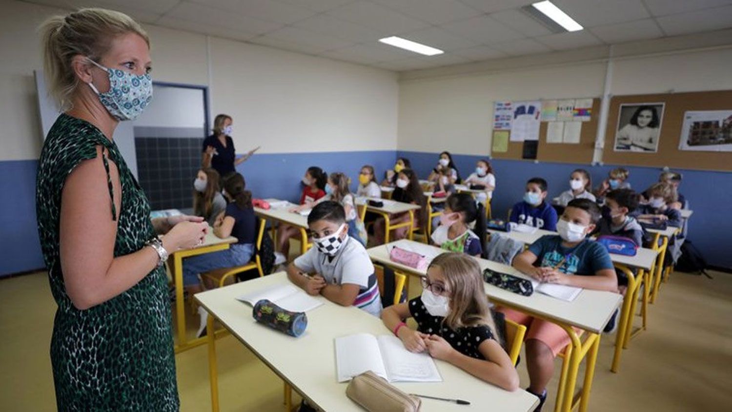 Covid: Destinan recursos a escuelas para adquirir insumos 