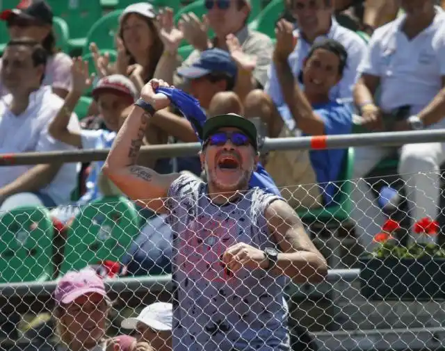 Maradona: "Si Bauza se reunió con Icardi es tan traidor como él"