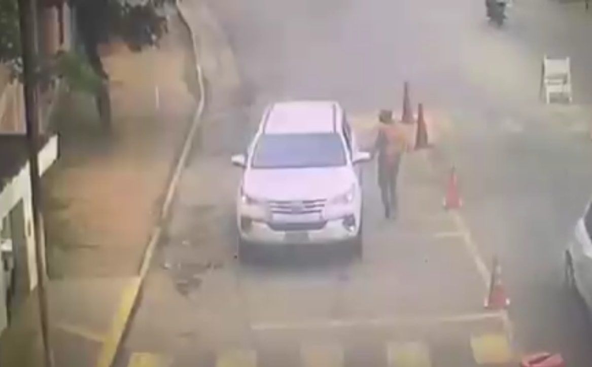 EN VIDEO: revelan el momento en el que llega el carro bomba a la Brigada 30 de ejército nacional de Colombia