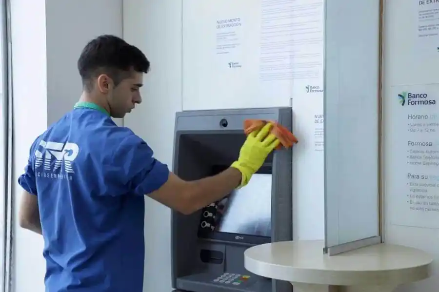 El Banco Formosa sigue brindando servicios