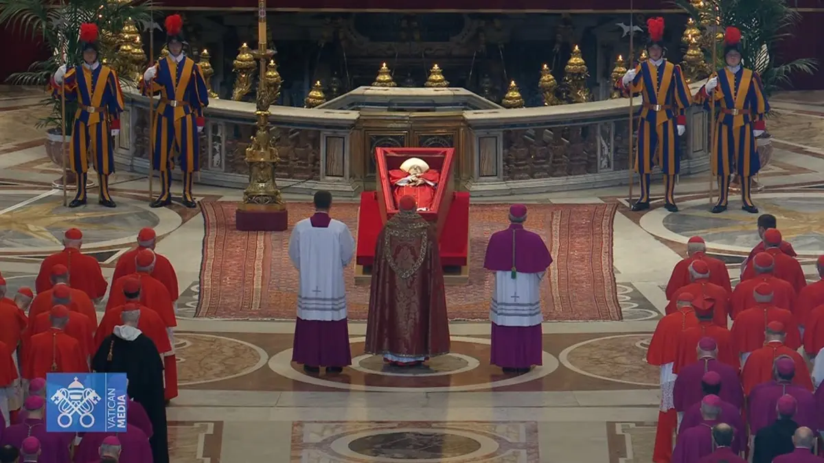 Para el último adiós:    ataúd del papa Francisco ya está en la basílica de San Pedro (+Fotos y video)