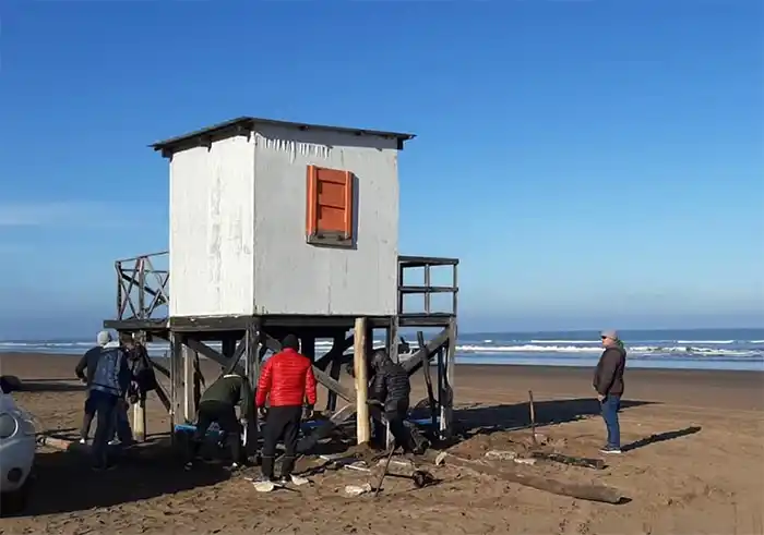 El trabajo de los guardavidas en los refugios y un proyecto solidario