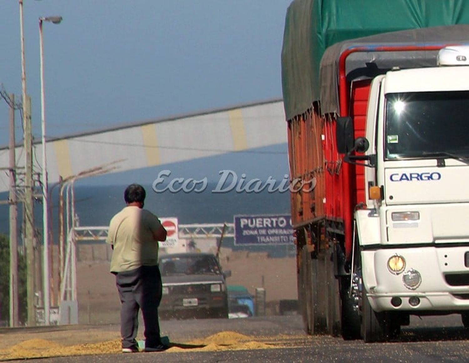 Con un arma de fuego amenazó a un camionero para robarle cereal