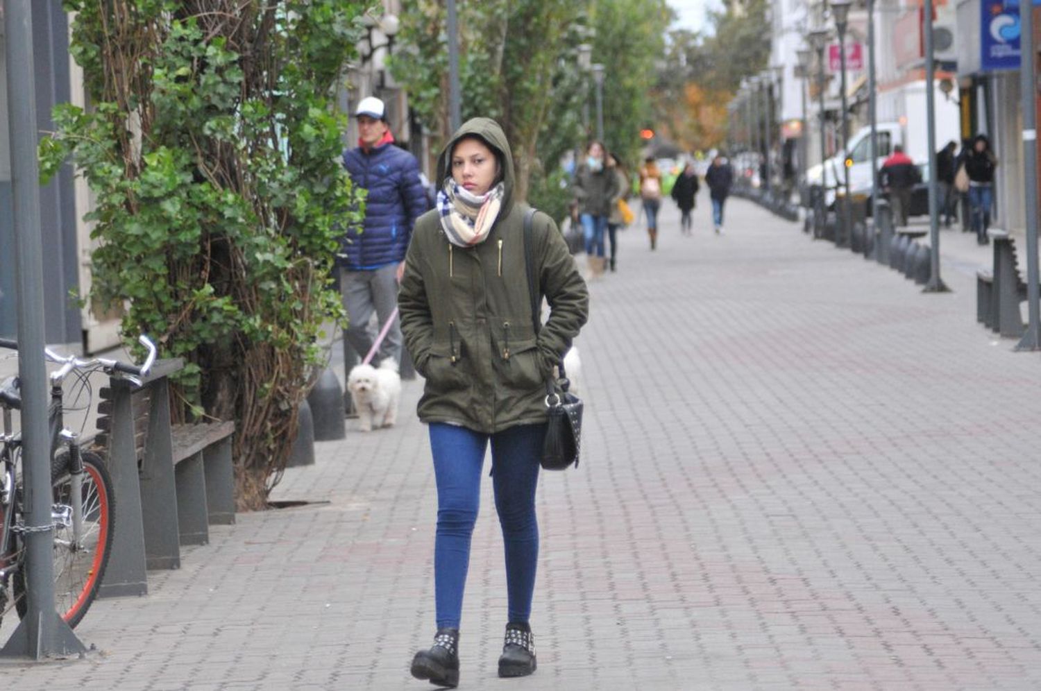 El viento rotó al sur y disminuyó la temperatura