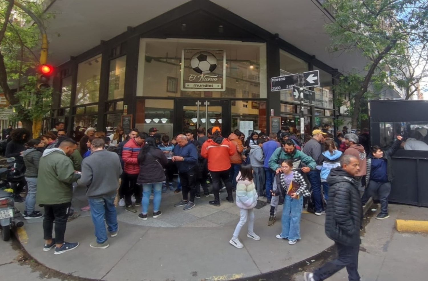 Nueva jornada solidaria de intercambio de figuritas del Mundial