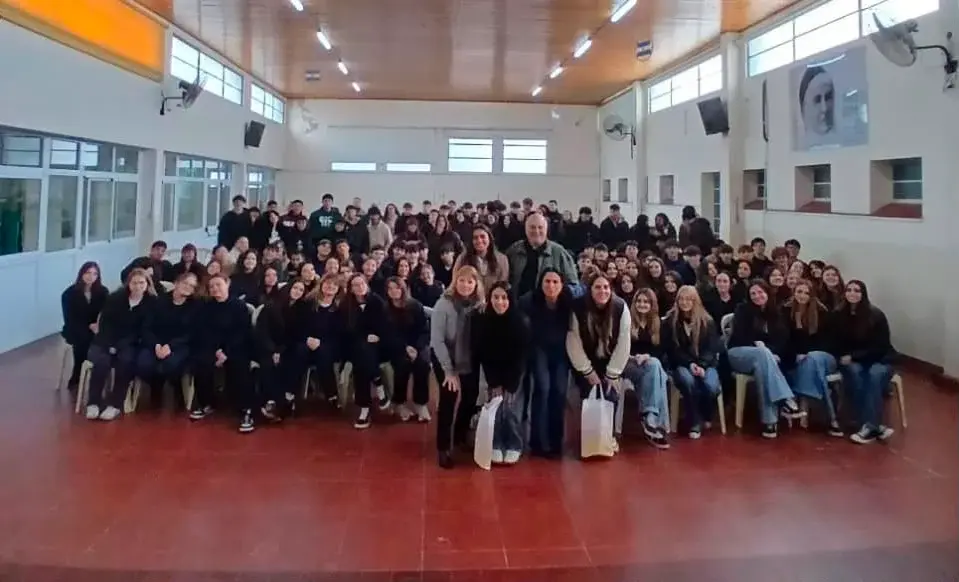 Estudiantes rafaelinos compartieron experiencias con referentes del deporte local en una charla motivacional