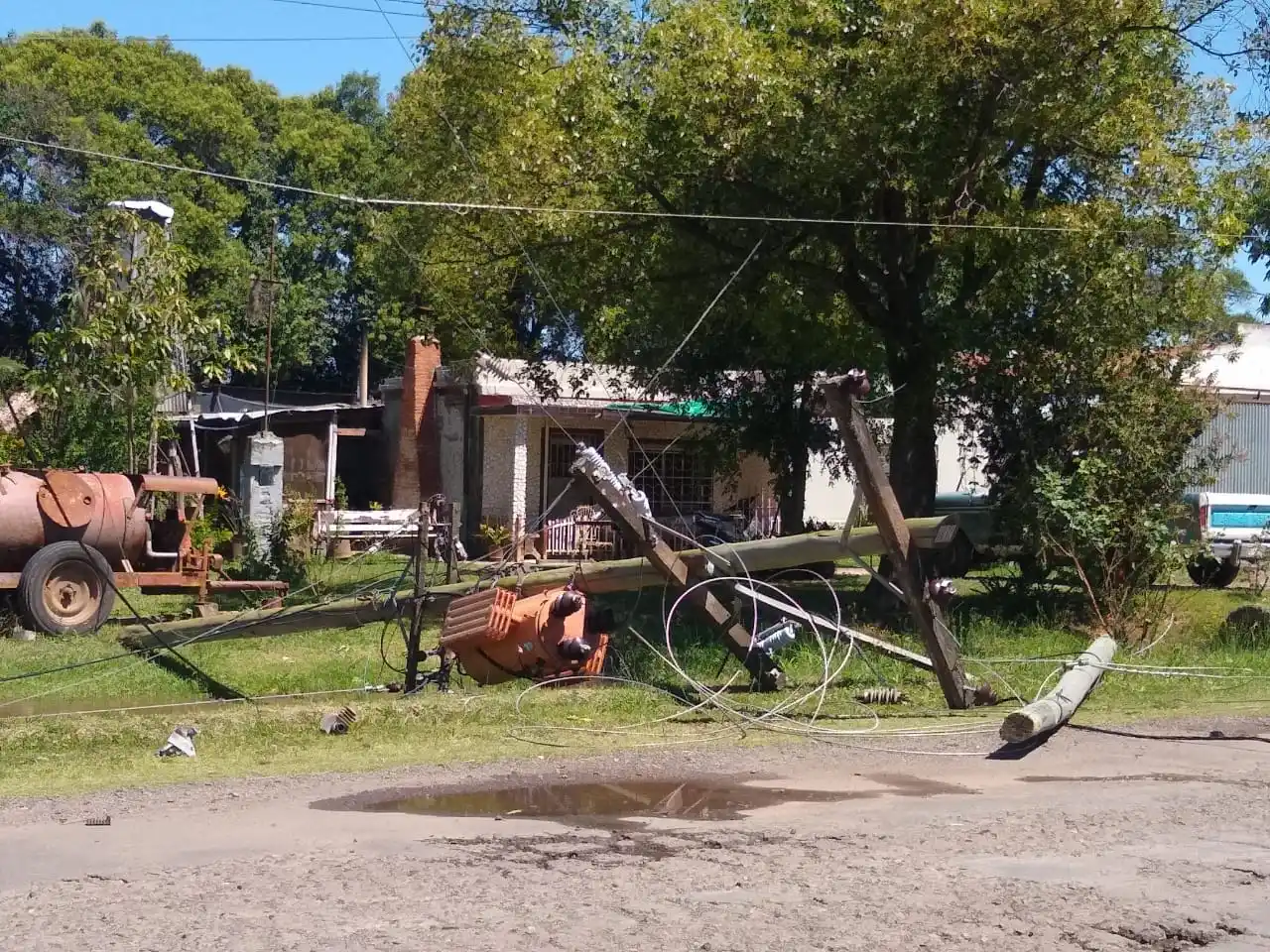 Tormenta: el barrio El Escorial hace más de 15 horas que está sin luz