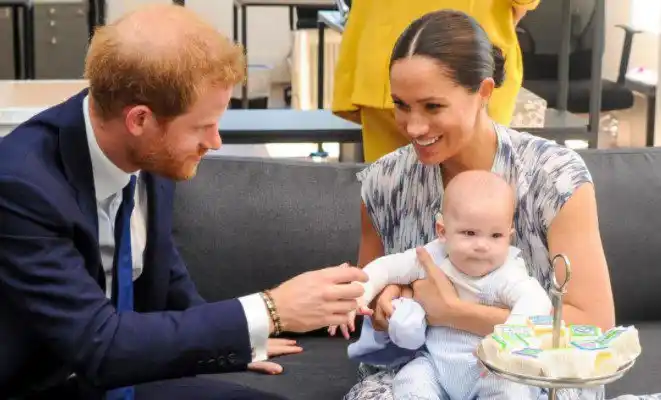 Awww: Archie enternece al mundo con su saludo