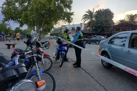 Allanaron la vivienda de dos agentes de denunciados por coimear turistas