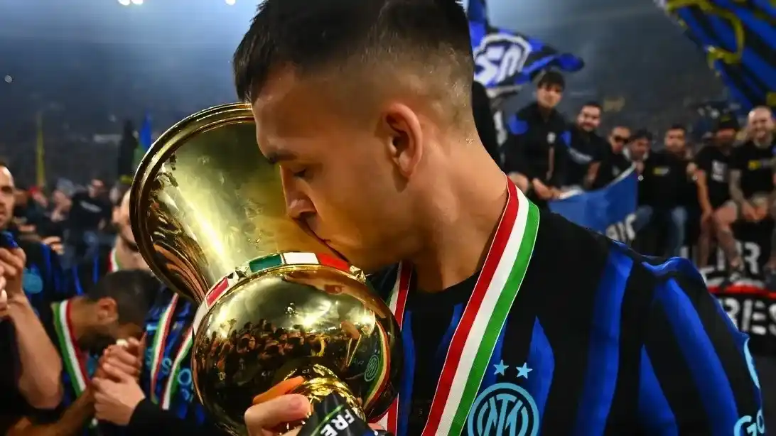 Lautaro Martínez disfruta otro logro.