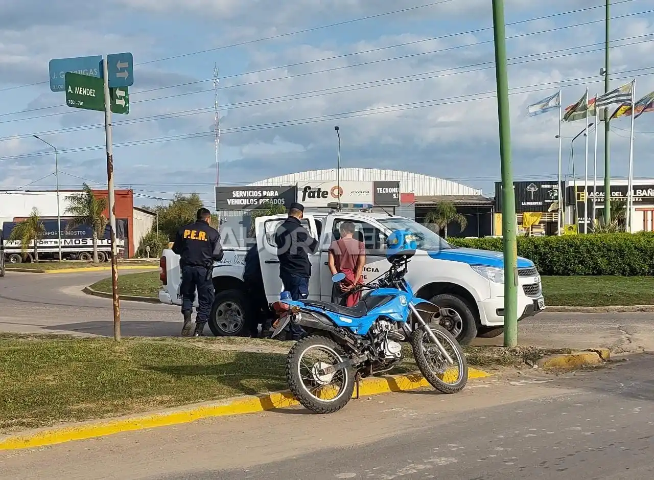 Detuvieron a un joven en la rotonda frente a la terminal