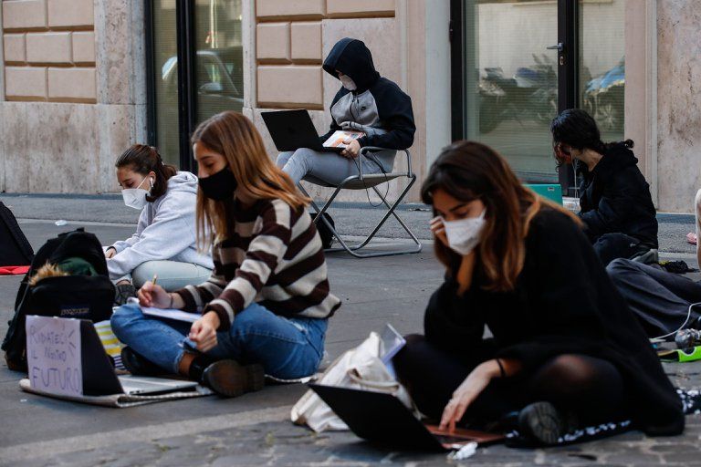 Contra el confinamiento: La OMS apoyó que las escuelas se mantengan abiertas