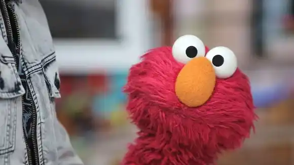 Hackean la cuenta de Elmo en X y difunden mensajes antisemitas y conspirativos