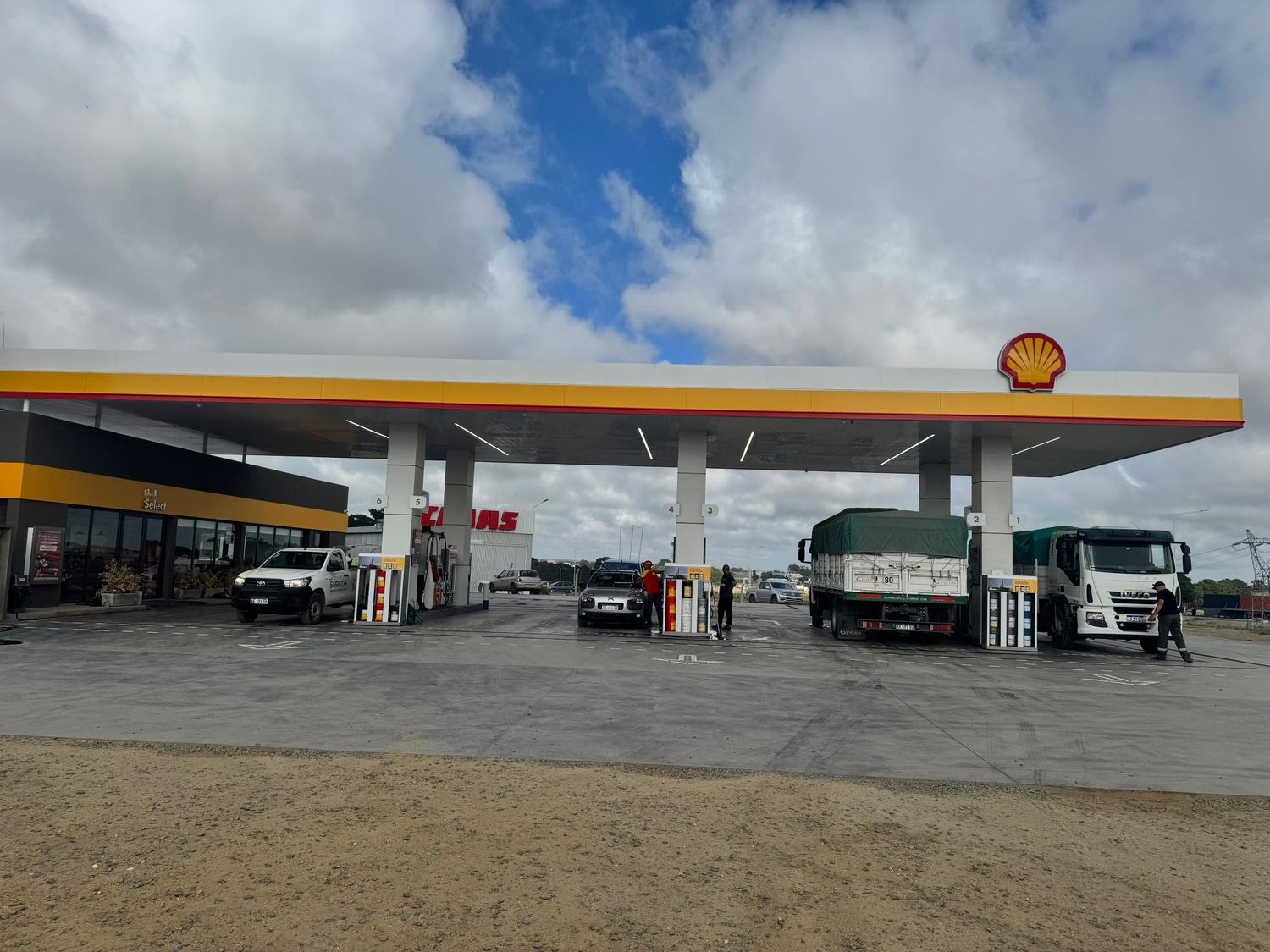 El hecho se produjo en la Shell de América y Laprida.