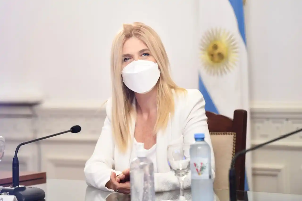 Coronavirus en la política bonaerense: Magario retoma las actividades tras dos hisopados negativos