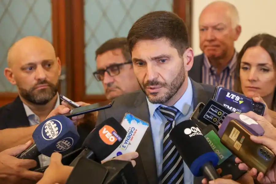 Pullaro: “Vamos a defender a la producción, a la industria, al campo y a las economías regionales”