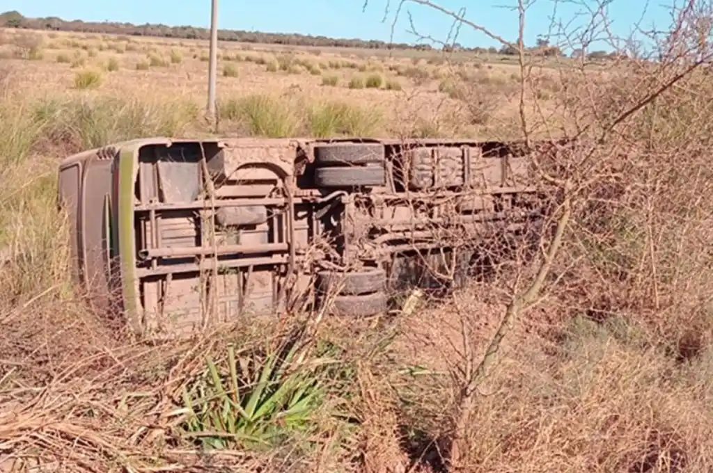 El vehículo experimentó un desperfecto que impidió el funcionamiento de la dirección y los frenos.