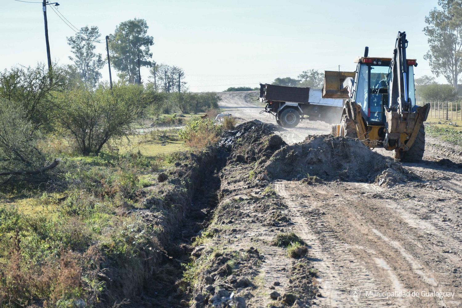 El Municipio realiza trabajos de limpieza de zanjones