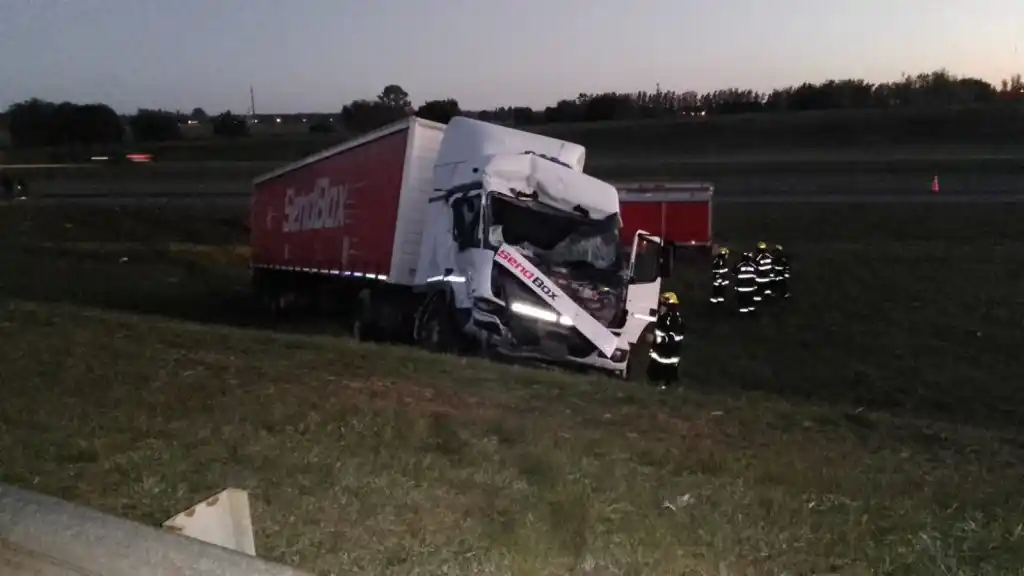 Un fuerte choque en la Ruta 9 dejó un muerto y cinco heridos