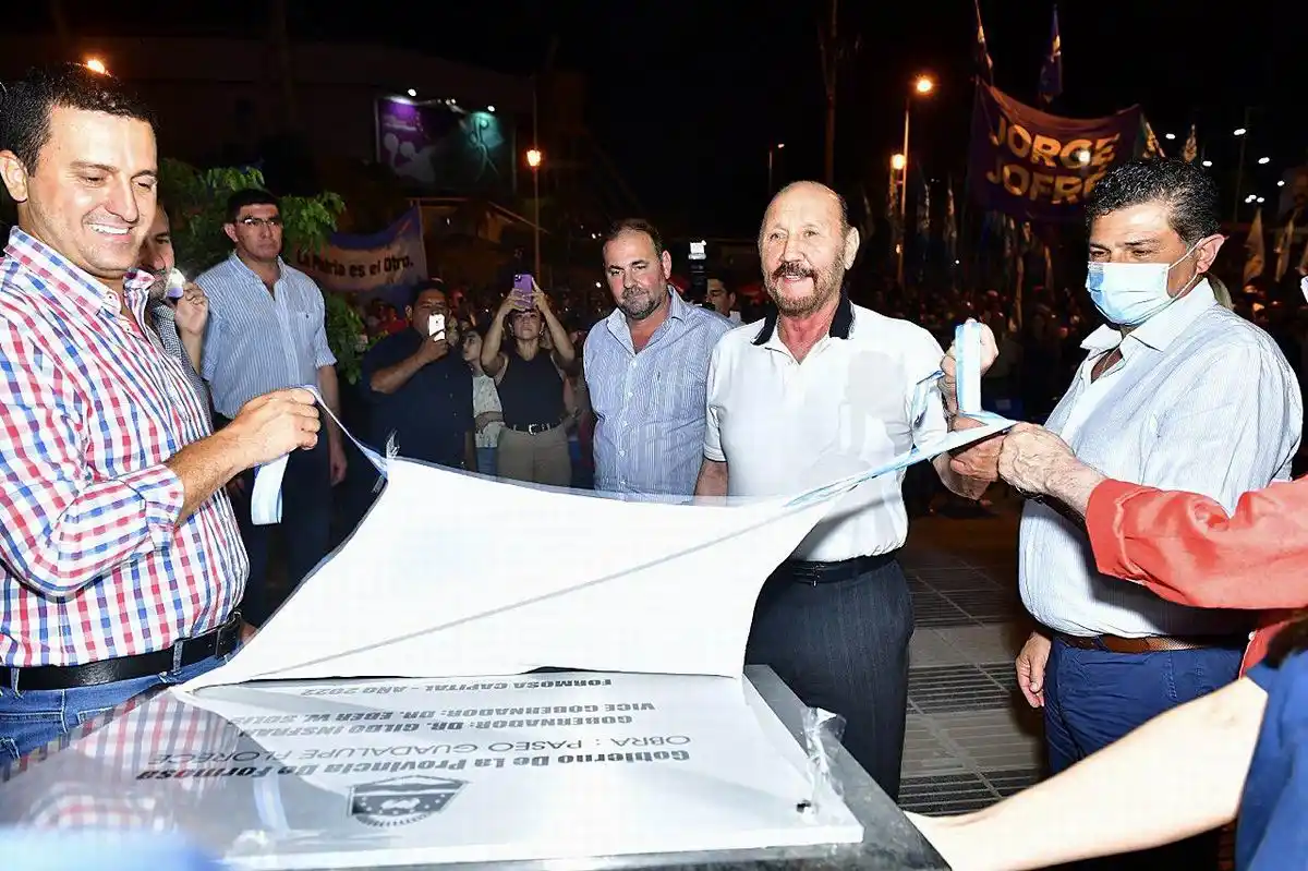 Insfrán inauguró el paseo Guadalupe Florece