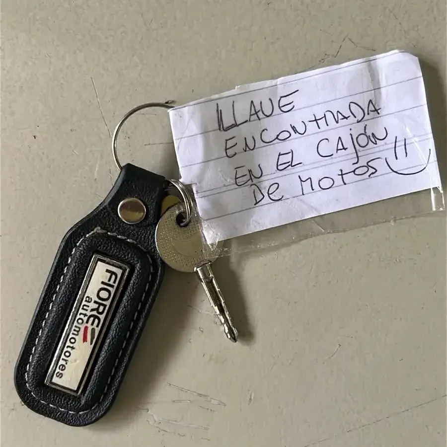 Hallaron llavero en cajón de motos