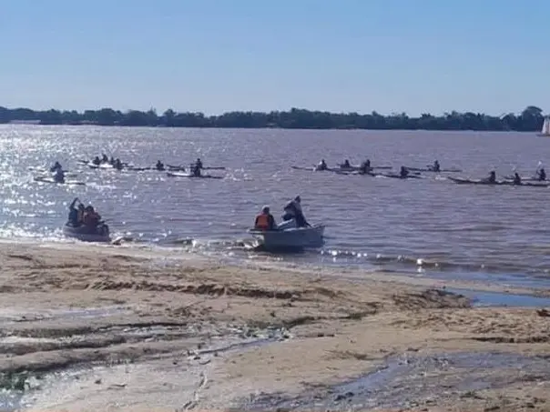 La remada en defensa del río Paraná inició el domingo y concluirá el 25 de mayo.