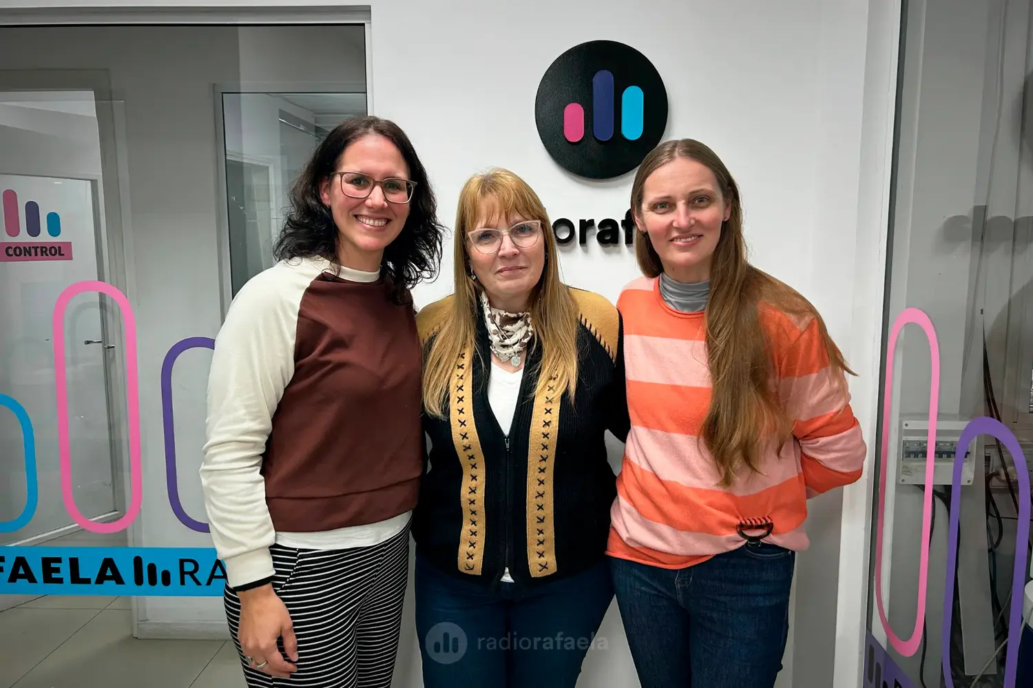 Angélica - presidente vecinal barrio Juan de Garay Flavia Bergesse - tesorera y Verónica Osenen - vocal