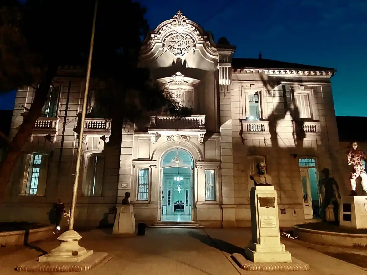 Fachada del IES N° 7, en avenida Estrugamou al 200. Foto: Gentileza