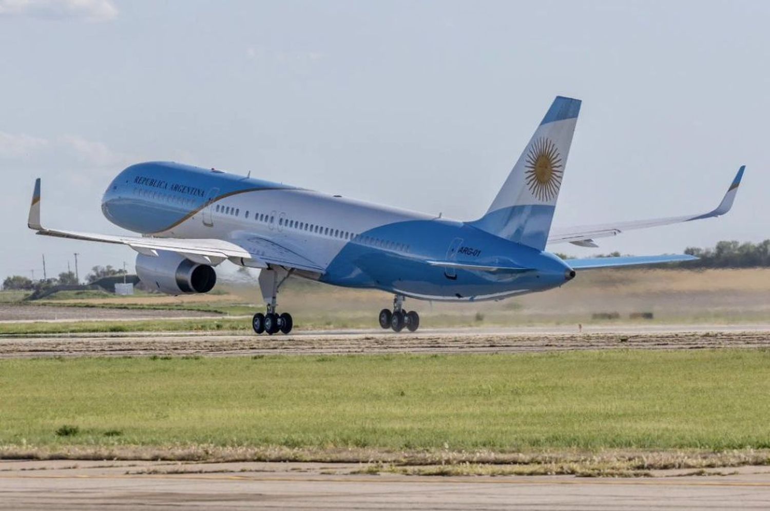 Se estrenó hace 20 días el avión presidencial y ya tuvo que volar a Dallas para ser reparado