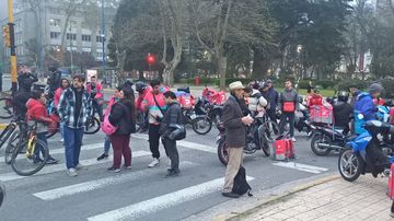 Deliveries de aplicaciones reclamaron mayor seguridad y apuntaron contra los operativos: "Se nos trata de chorros"