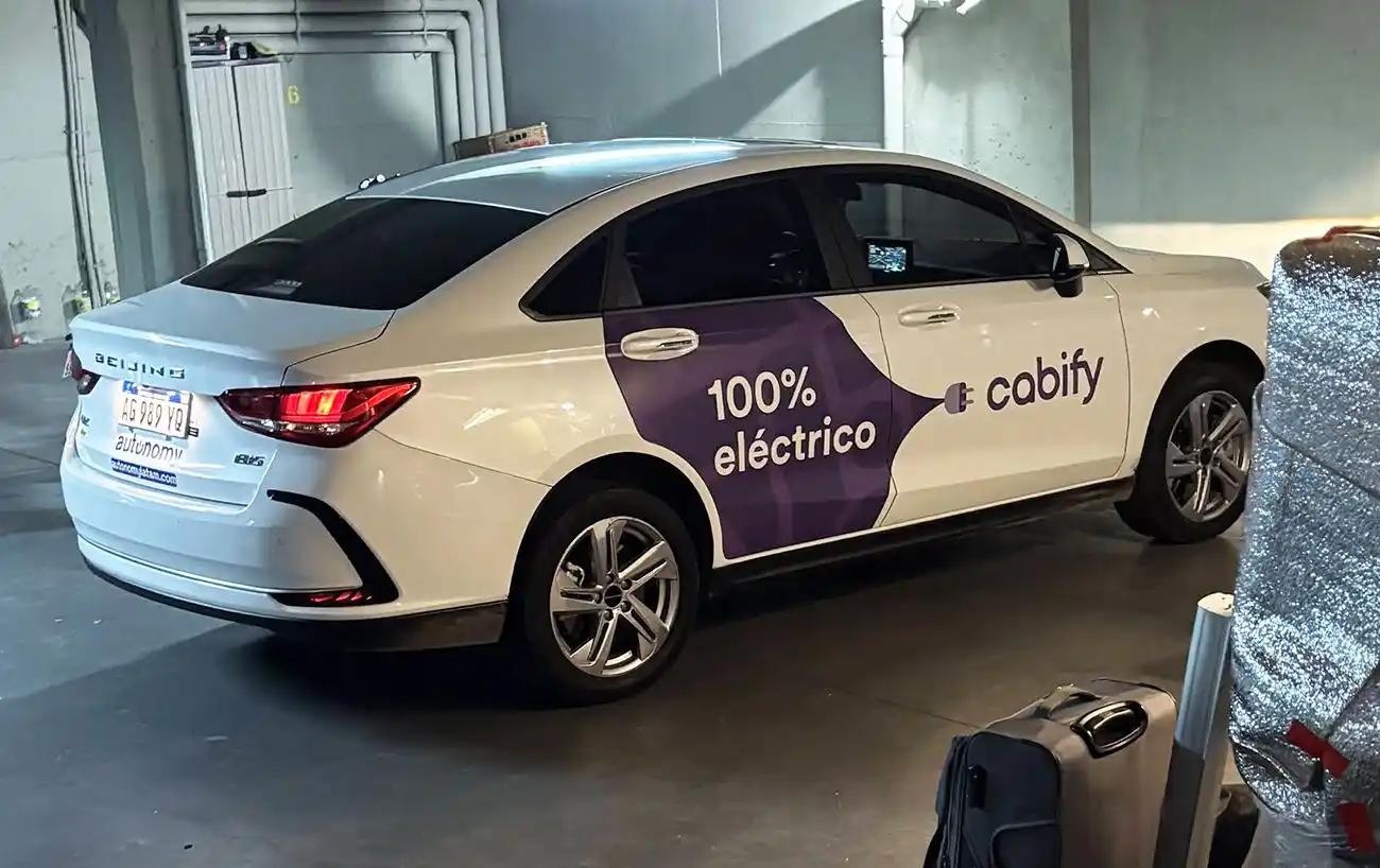 Un viaje eléctrico de Buenos Aires a Tandil: ¿qué hacía un auto de Cabify por las calles de la ciudad?