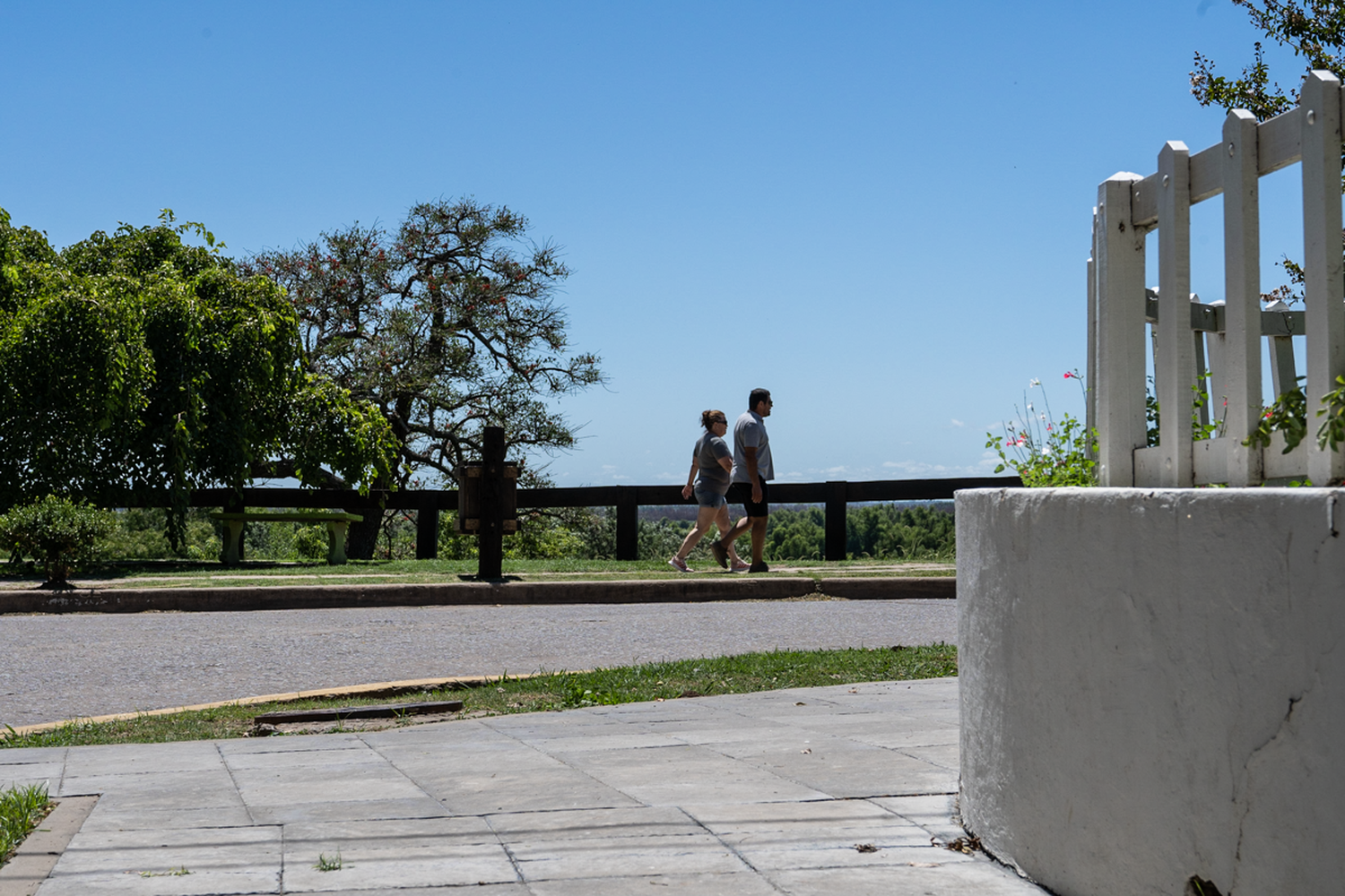 Adolescente de 13 años caminaba por el boulevard y la asaltaron: le robaron el celular y el abrigo