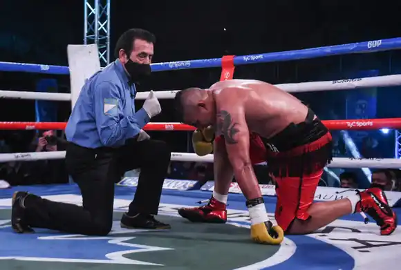 Reynoso puso el corazón pero cayó por KO