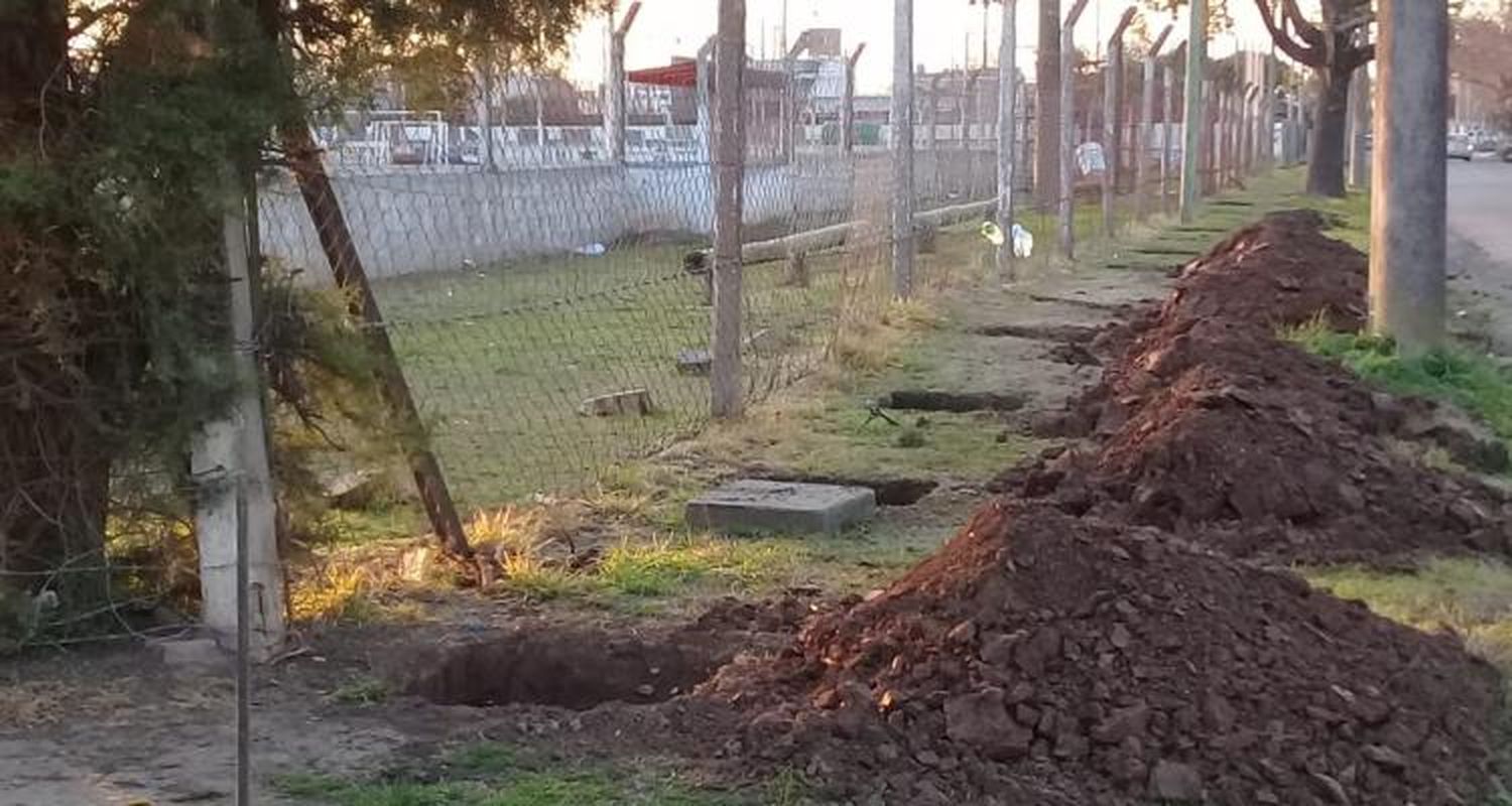 Paraná remodela su cancha de fútbol