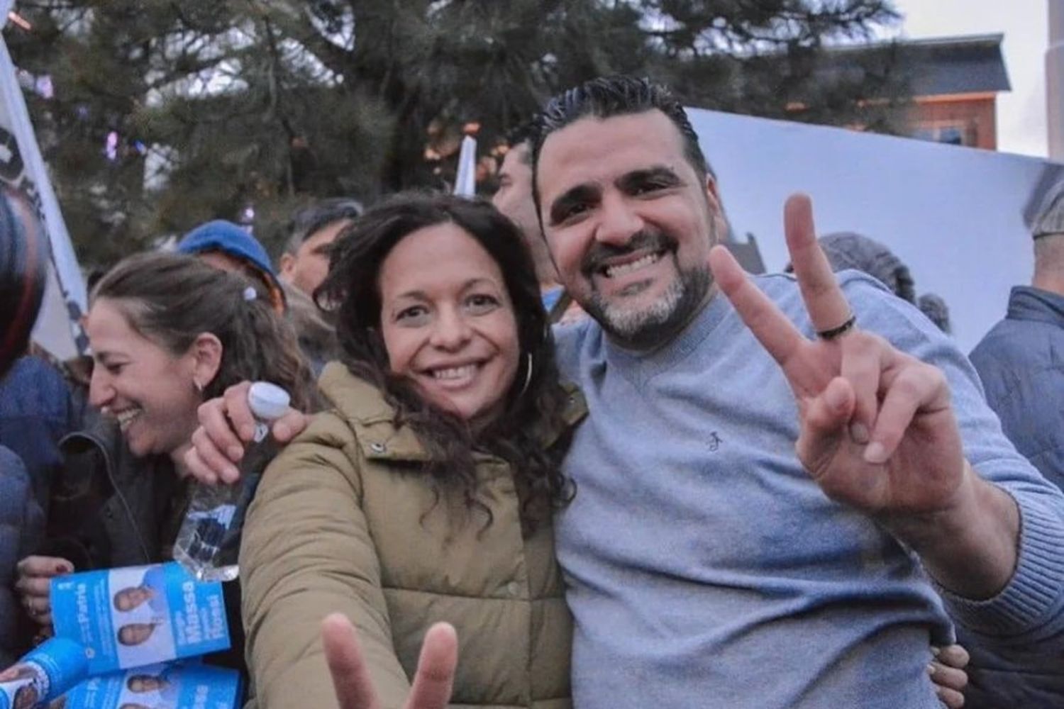Laura Ávila y Walter Vuoto, en una foto registrada en el acto del 17 de Octubre en Ushuaia.