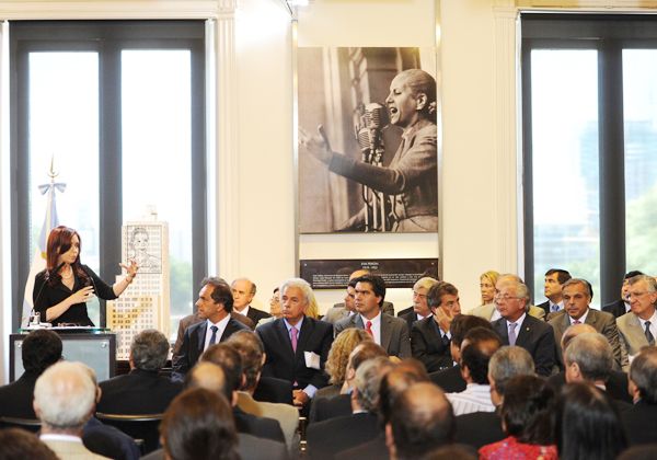 Cristina y gobernadores firman prórroga de deuda de 17 provincias