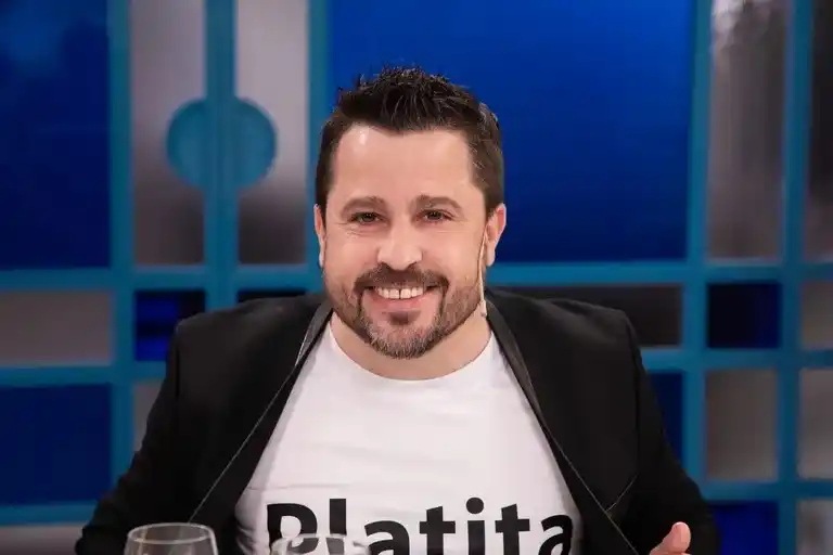 Todos a la Costa Atlántica: Tetaz, se sumó a Milei y Abad, y también va de campaña electoral a las playas bonaerenses