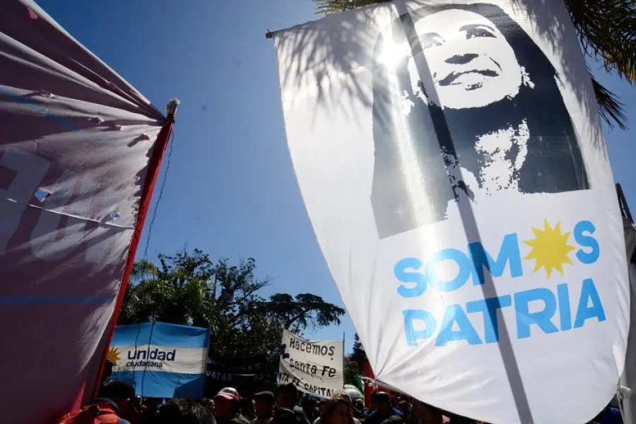 Miles de santafesinos repudiaron el atentado a la Vicepresidenta