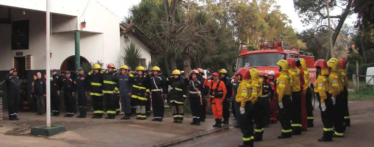 Sierra de los Padres: Bomberos Voluntarios reciben nueva autobomba