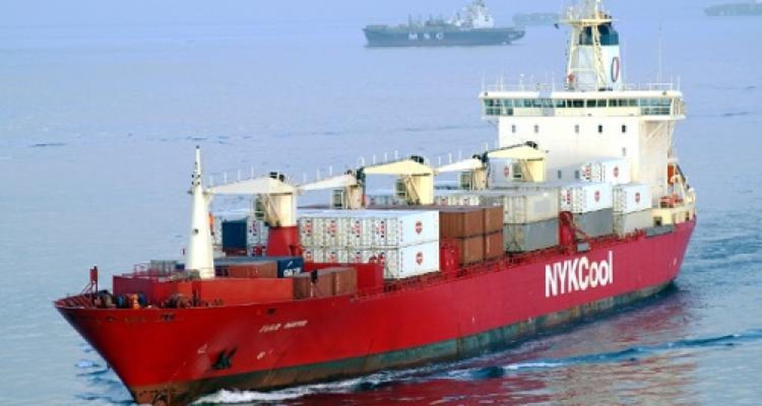 Puerto: Primer buque frutero de la temporada