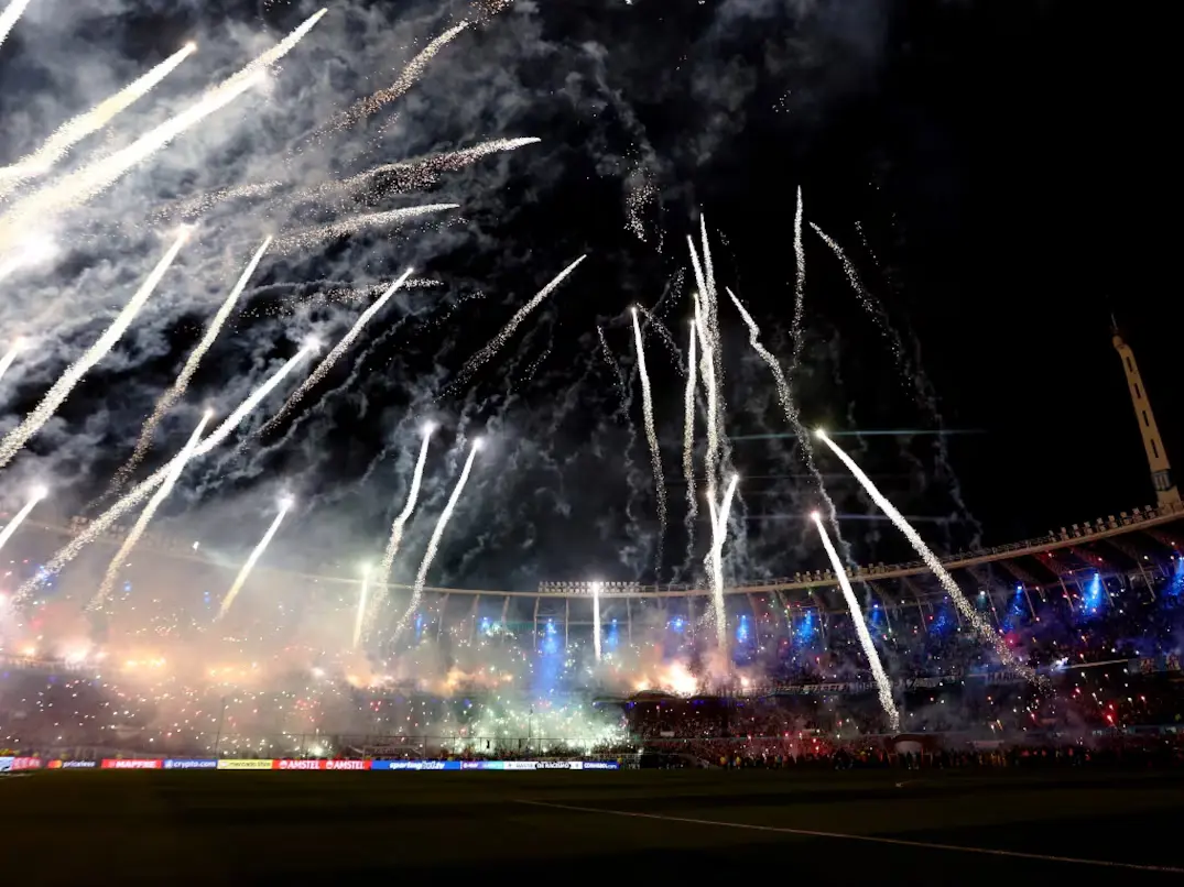 El recibimiento de Racing contra Flamengo fue sancionado. Foto: Reuters