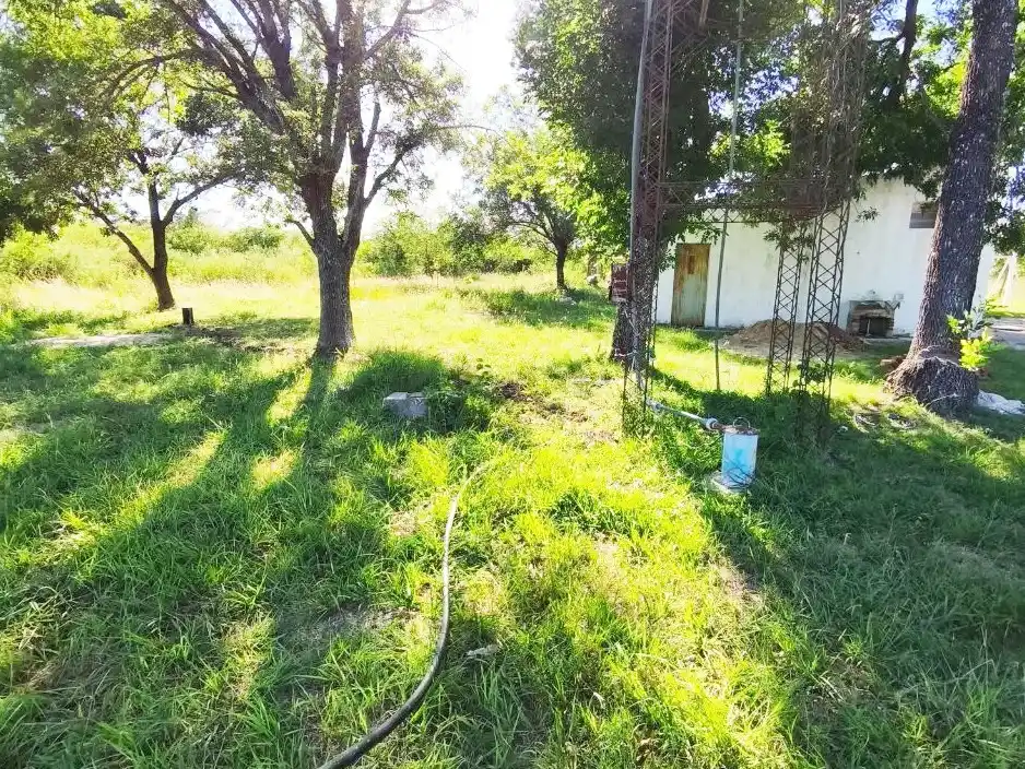 Realizan trabajos para normalizar el suministro de agua en una escuela de Santa Elena