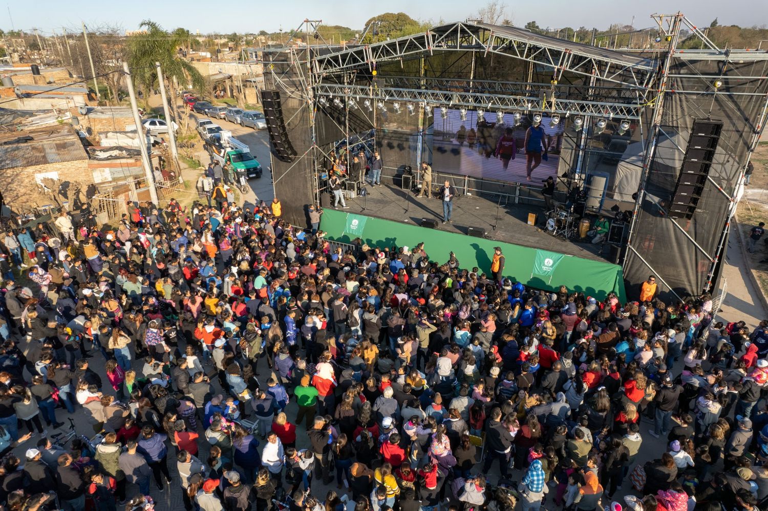 Con un espectáculo multitudinario, Santa Fe cerró el Mes de las Infancias