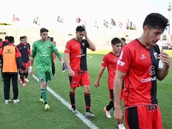 Colón se trajo otra derrota de San Martín: cayó 2-3 ante Chacarita. Fotos: Juan Manuel Foglia.